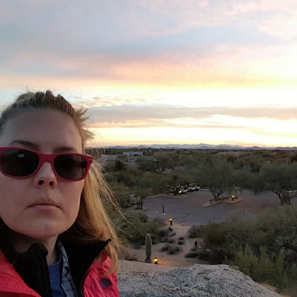 Meet your Posher, Lauren - Picture 4 of 4